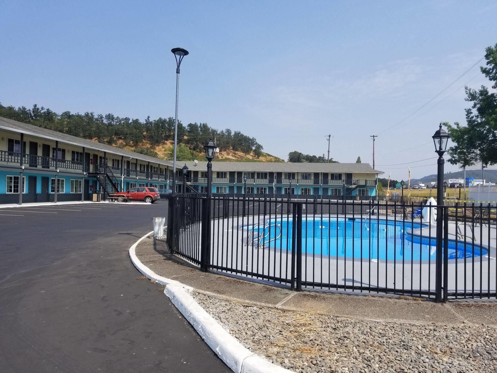 Rosewood Inn & Suites Roseburg Εξωτερικό φωτογραφία