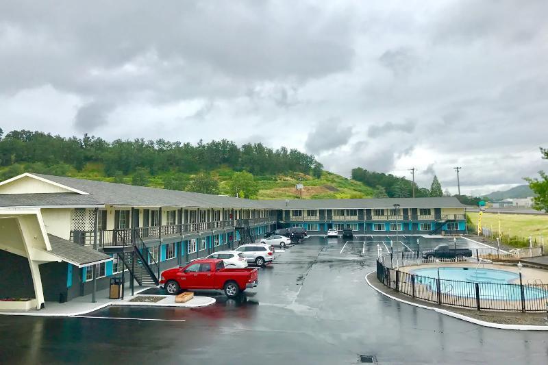Rosewood Inn & Suites Roseburg Εξωτερικό φωτογραφία
